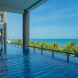 Ocean Front One Bedroom Swim Up Suite